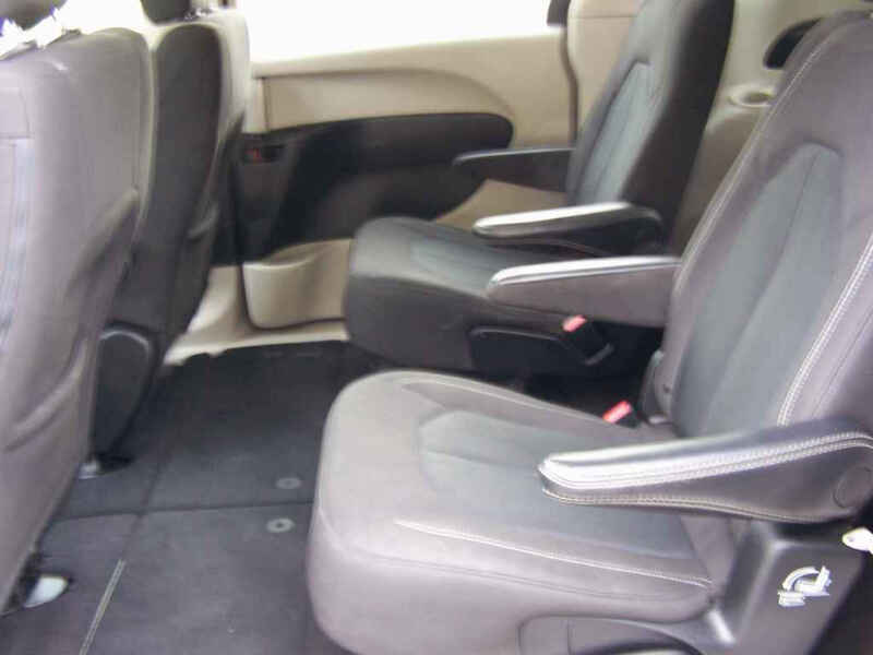 2022 Chrysler Voyager LX