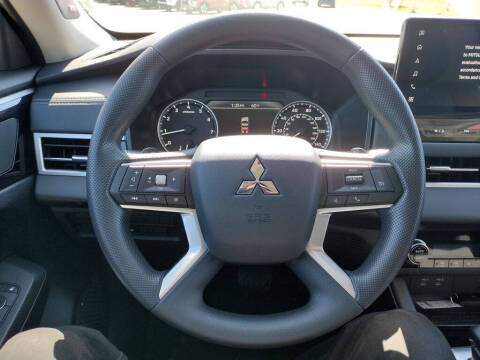 2026 Mitsubishi Outlander ES