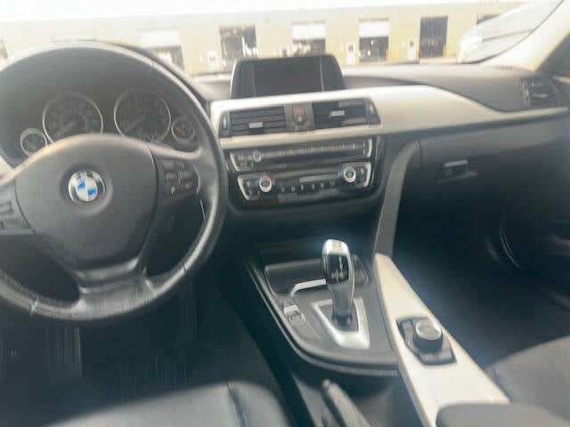 2017 BMW 3 Series 320i photo 14