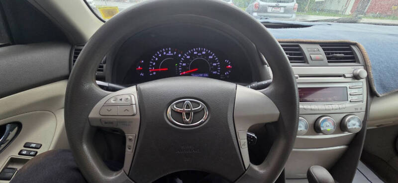 2011 Toyota Camry LE - Photo 16