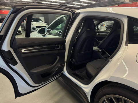 2023 Porsche Panamera 4 E-Hybrid Platinum Edition