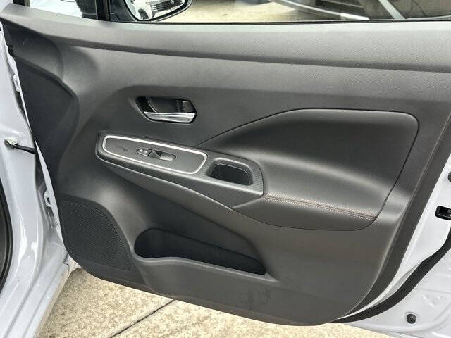 2025 Nissan Versa SR