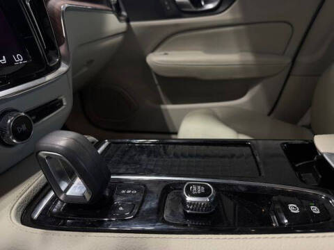 2022 Volvo S60 Recharge T8 R-Design Expression