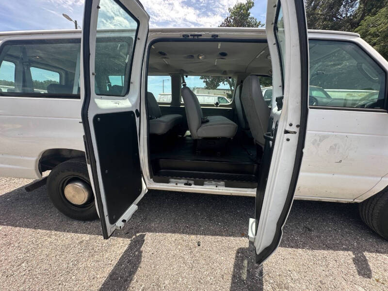 2003 Ford E-Series E-350 SD XLT