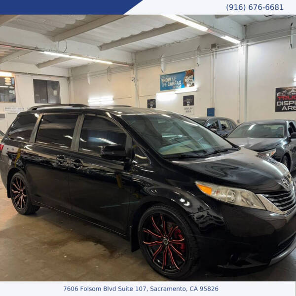 2017 Toyota Sienna LE 8-Passenger