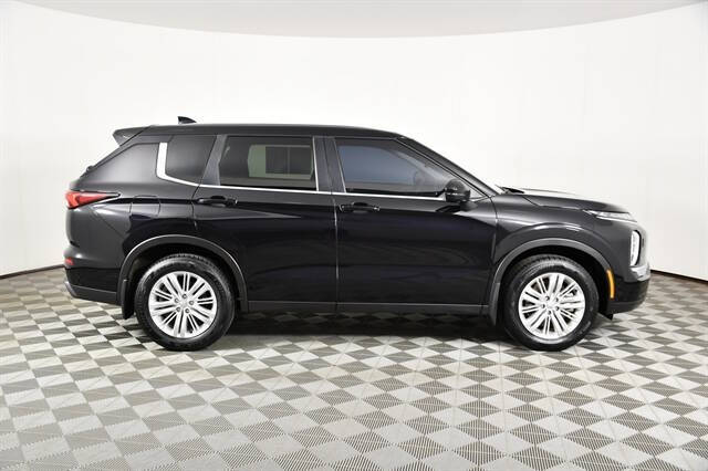2024 Mitsubishi Outlander ES