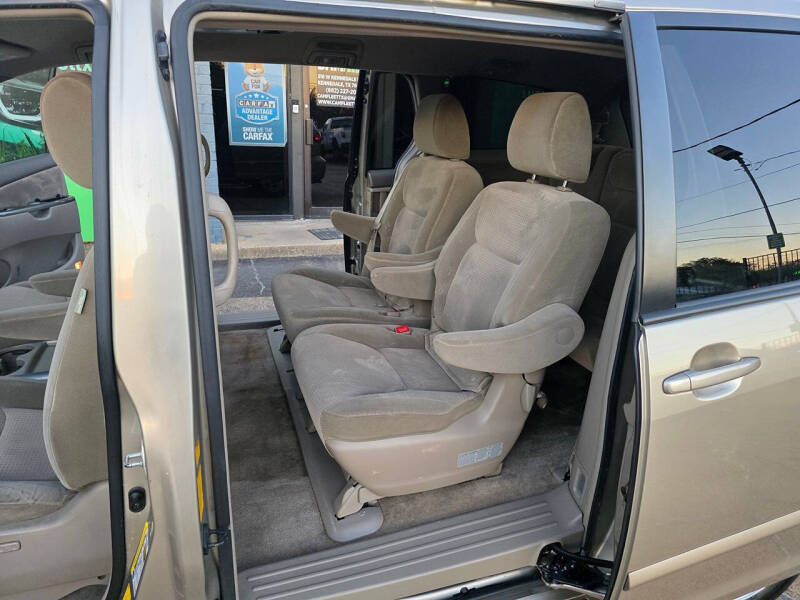 2009 Toyota Sienna LE 7-Passenger