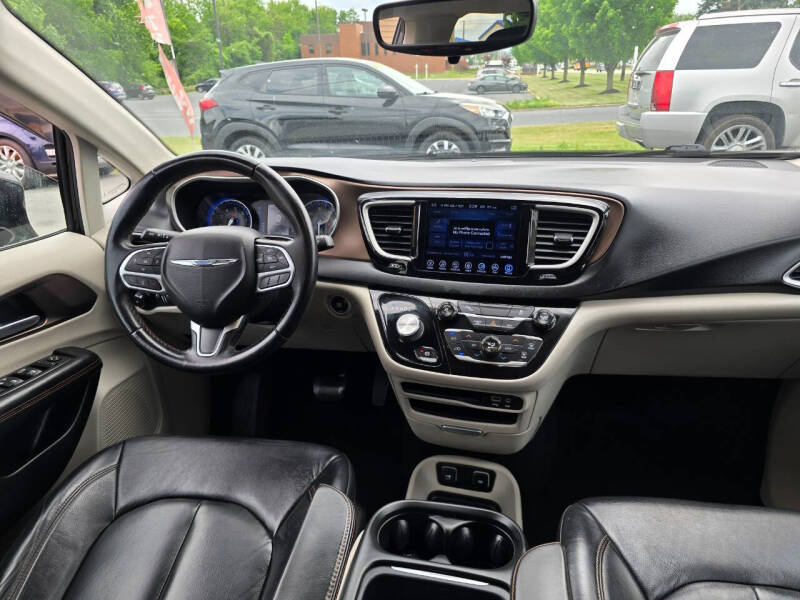 2017 Chrysler Pacifica Touring-L
