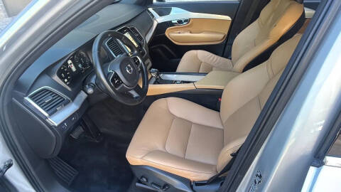 2017 Volvo XC90 T6 Momentum