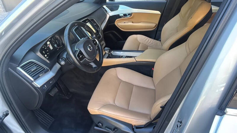 2017 Volvo XC90 T6 Momentum