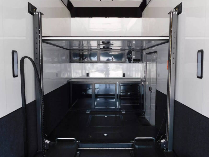 2025 United Trailers USH 32' Stacker Loaded