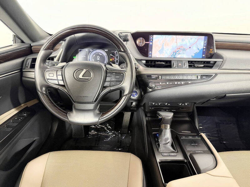 2019 Lexus ES 300h