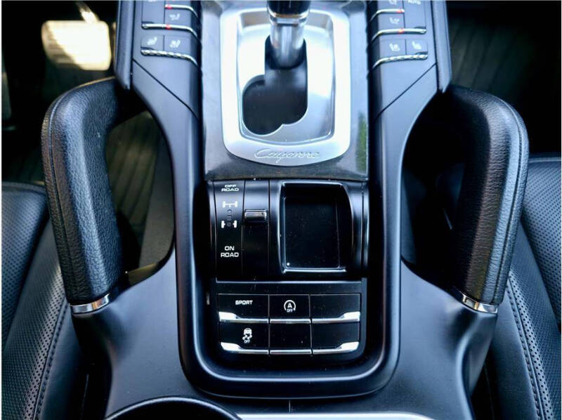 2017 Porsche Cayenne Platinum Edition