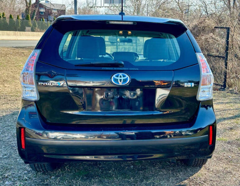 2012 Toyota Prius v Three