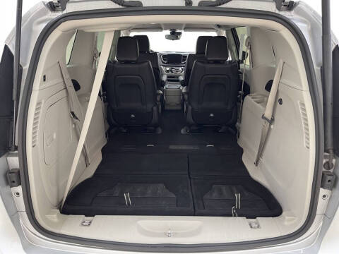 2024 Chrysler Pacifica Plug-In Hybrid Select