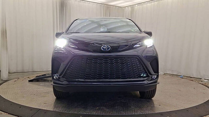 2025 Toyota Sienna XSE 7-Passenger