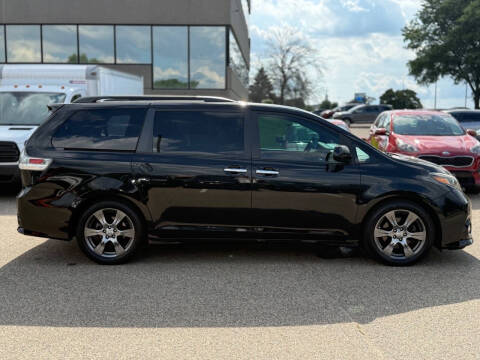 2017 Toyota Sienna SE 8-Passenger
