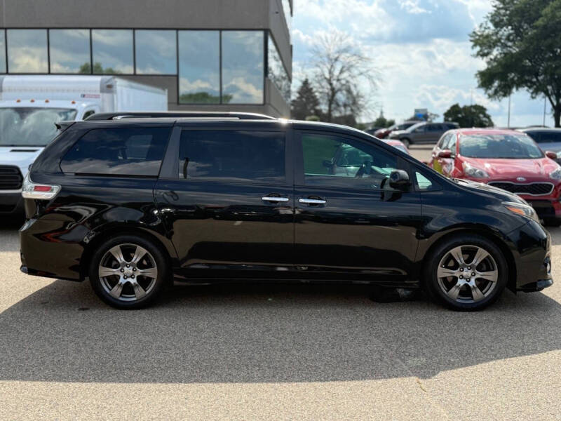 2017 Toyota Sienna SE 8-Passenger