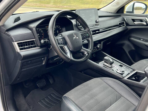 2023 Mitsubishi Outlander SE