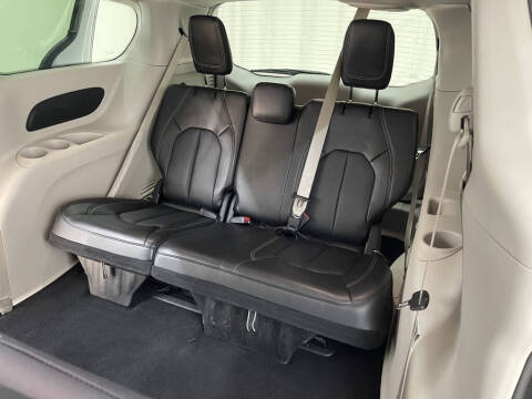 2024 Chrysler Pacifica Plug-In Hybrid Select