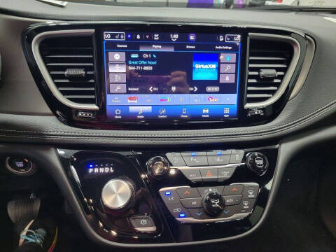 2027 Chrysler Pacifica Select