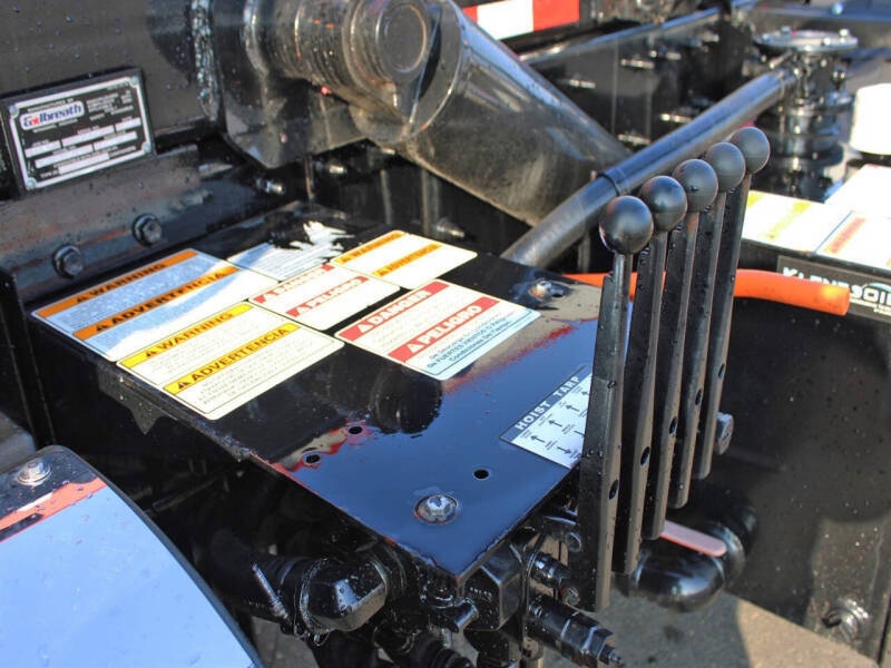 2025 Kenworth T880