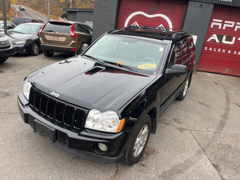 2006 Jeep Grand Cherokee for sale at Apple Auto Sales Inc in Camillus NY