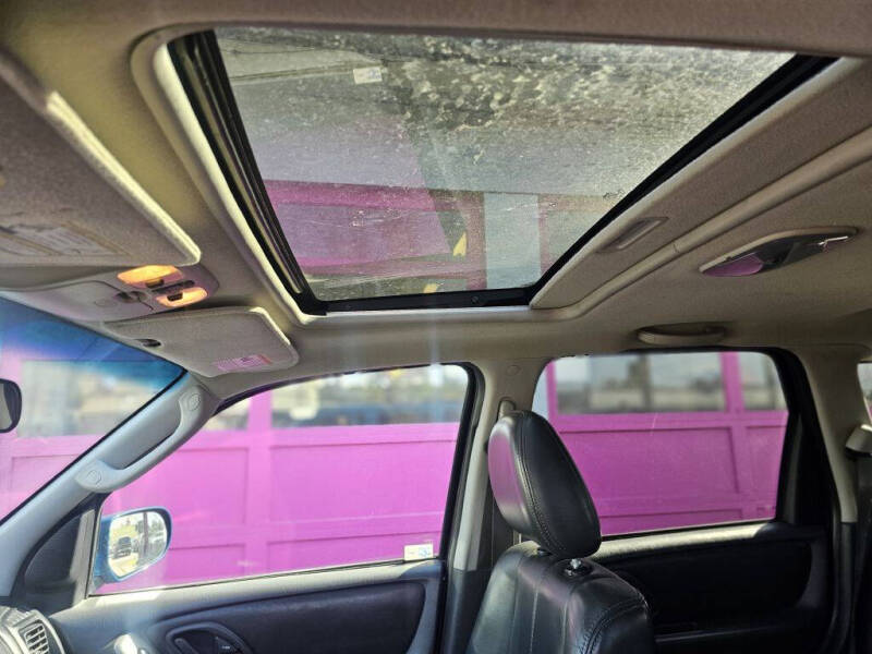 2005 Mazda Tribute s