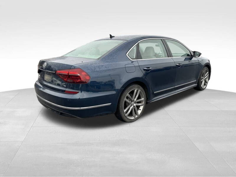2019 Volkswagen Passat SE R-Line