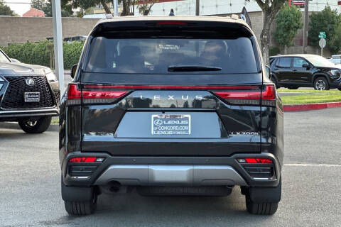 2025 Lexus LX 700h Luxury