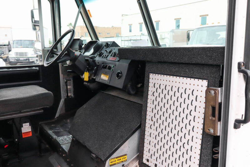 2015 Freightliner MT45 Chassis