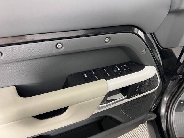 2023 Land Rover Defender 110 SE