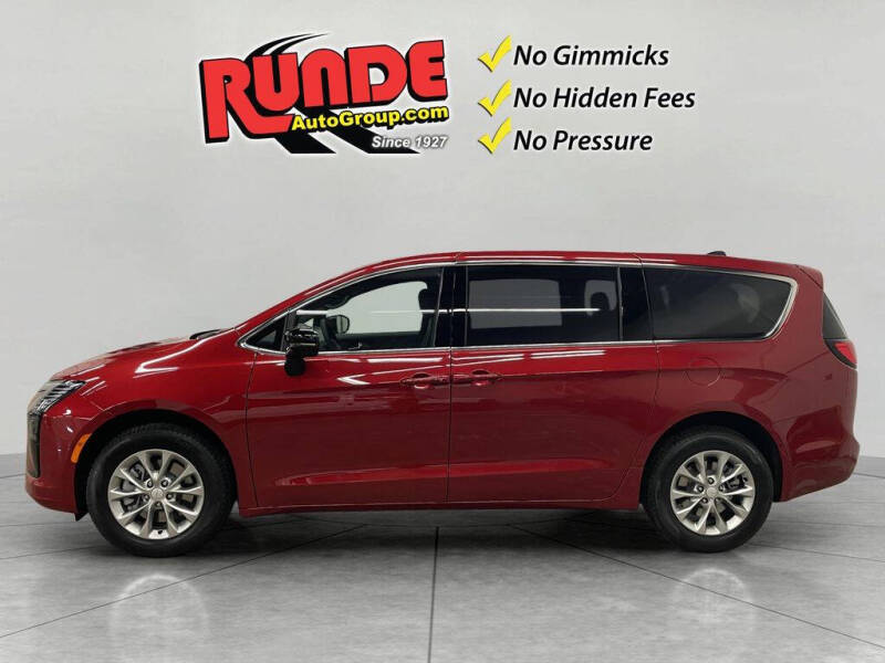 2027 Chrysler Pacifica Select