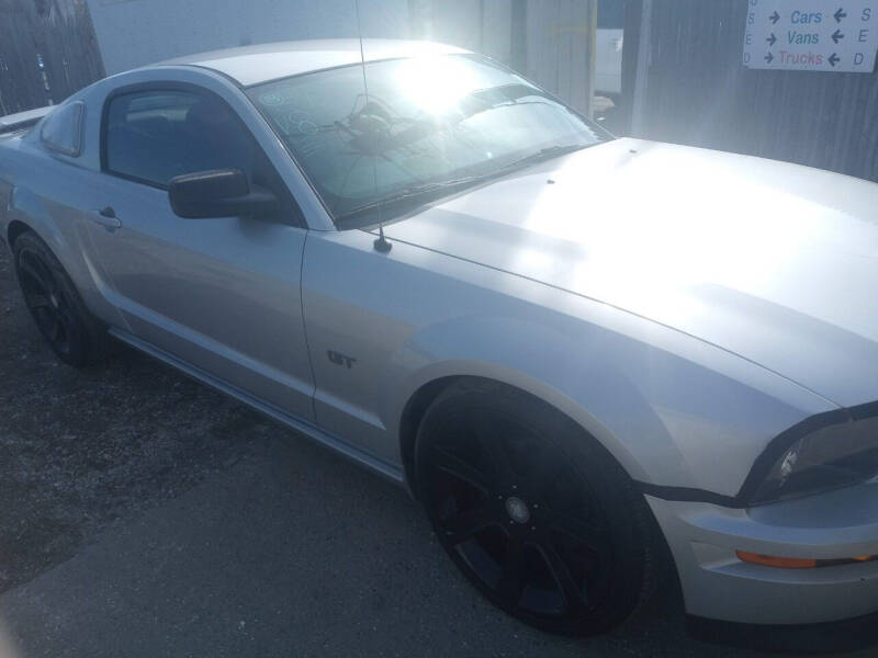 2006 Ford Mustang GT Deluxe photo 3