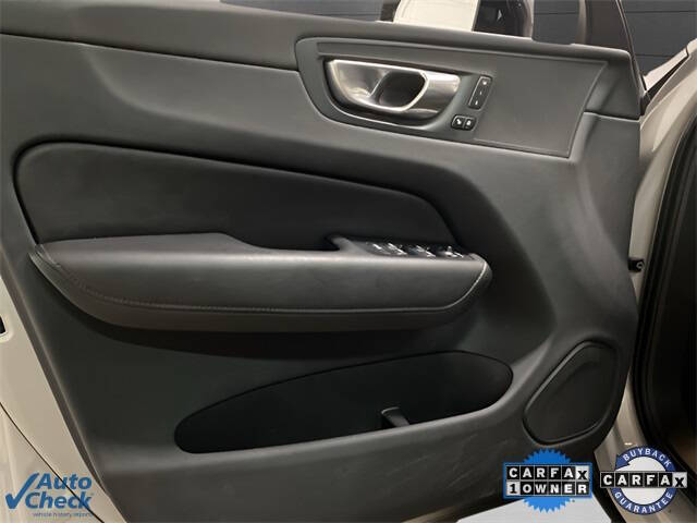 2025 Volvo XC60 B5 Plus Dark Theme