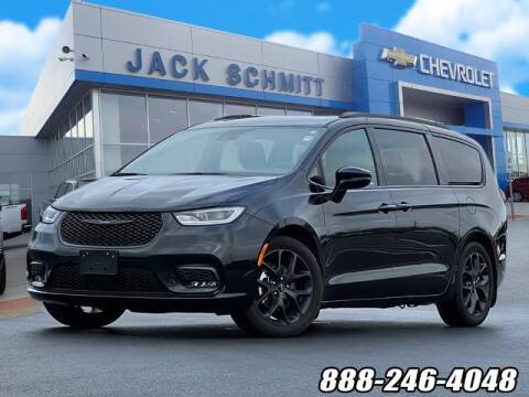 2021 Chrysler Pacifica for sale at Jack Schmitt Chevrolet Wood River in Wood River IL