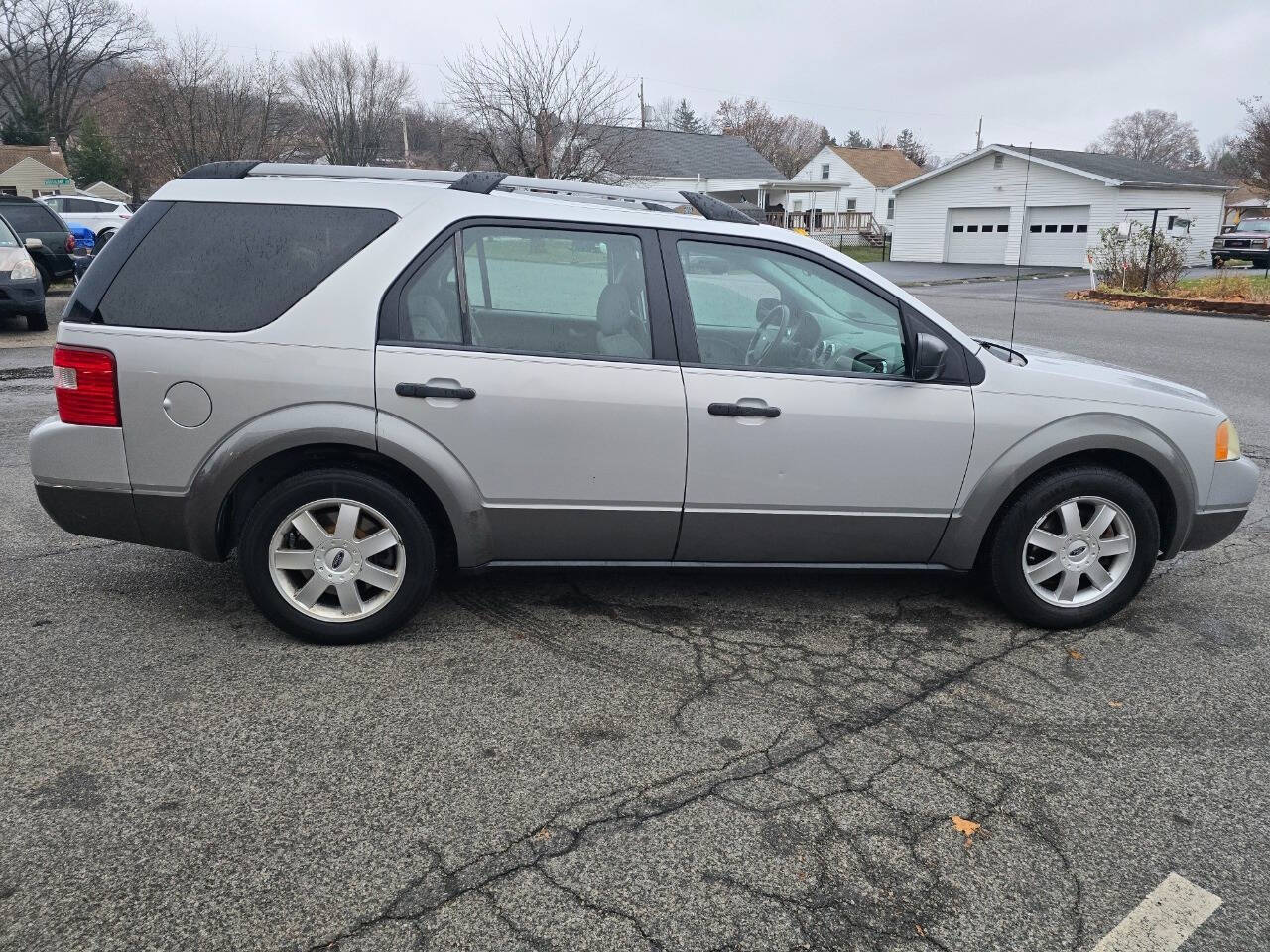 2005 Ford Freestyle for sale at QUEENSGATE AUTO SALES in York, PA