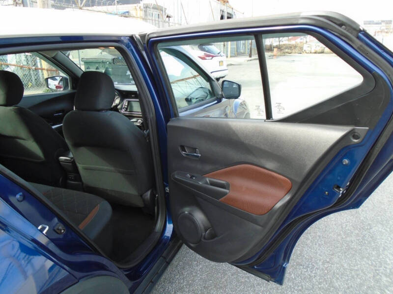 2019 Nissan Kicks SR