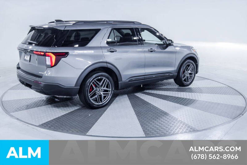 2025 Ford Explorer ST-Line