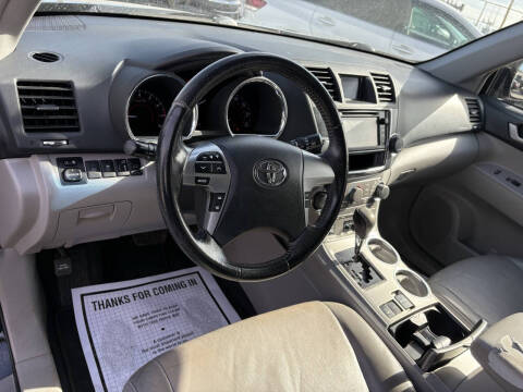 2013 Toyota Highlander SE