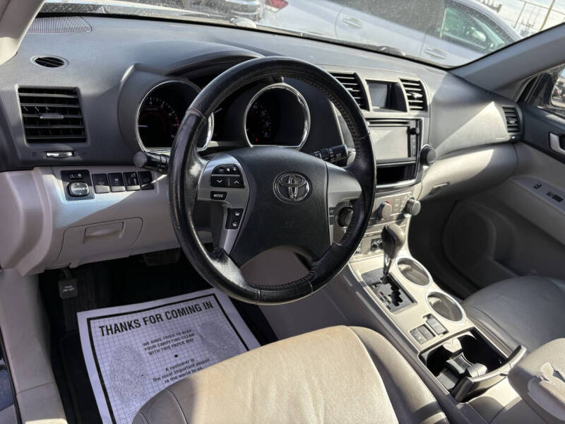 2013 Toyota Highlander SE