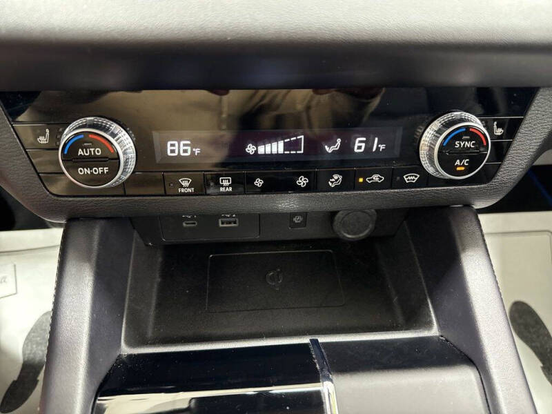 2024 Mitsubishi Outlander PHEV SE