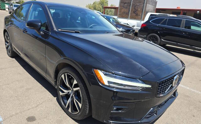 2024 Volvo S60 B5 Core Dark Theme