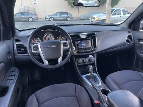 2013 Chrysler 200 Touring