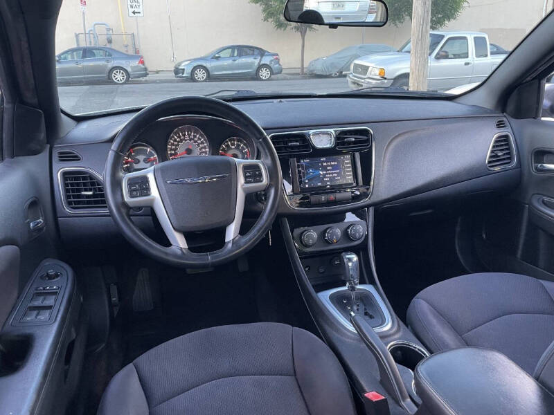 2013 Chrysler 200 Touring