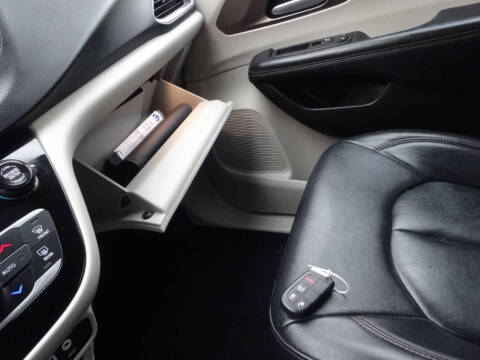 2017 Chrysler Pacifica Touring-L