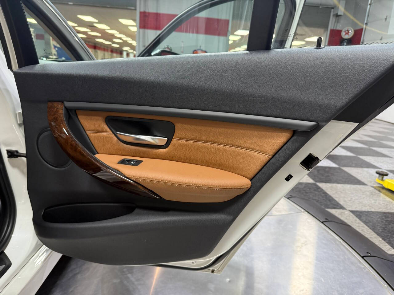 2014 BMW 3 Series 76