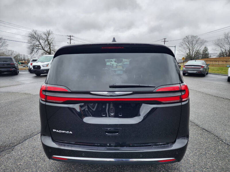 2025 Chrysler Pacifica Select