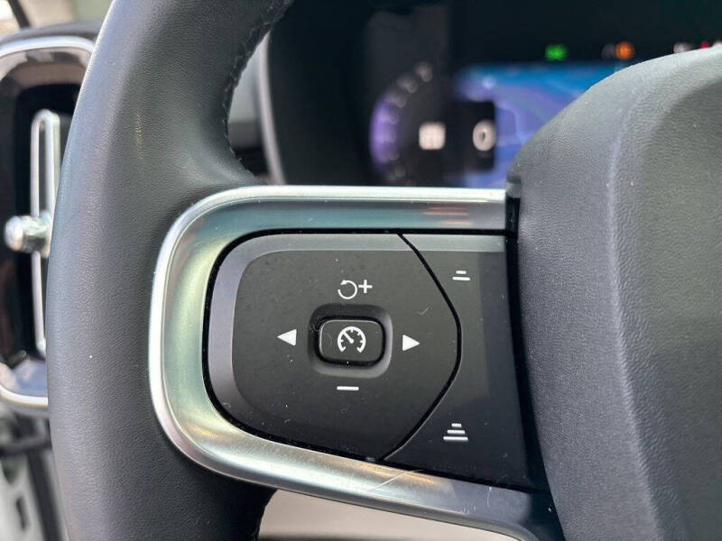 2023 Volvo XC40 B5 Plus Bright Theme