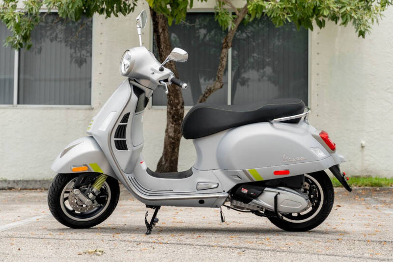 2023 Vespa 300